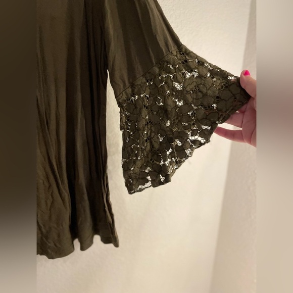 Roommates Green 3/4 Sleeve Ruffled Blouse with lace details size 2X - Picture 4 of 5